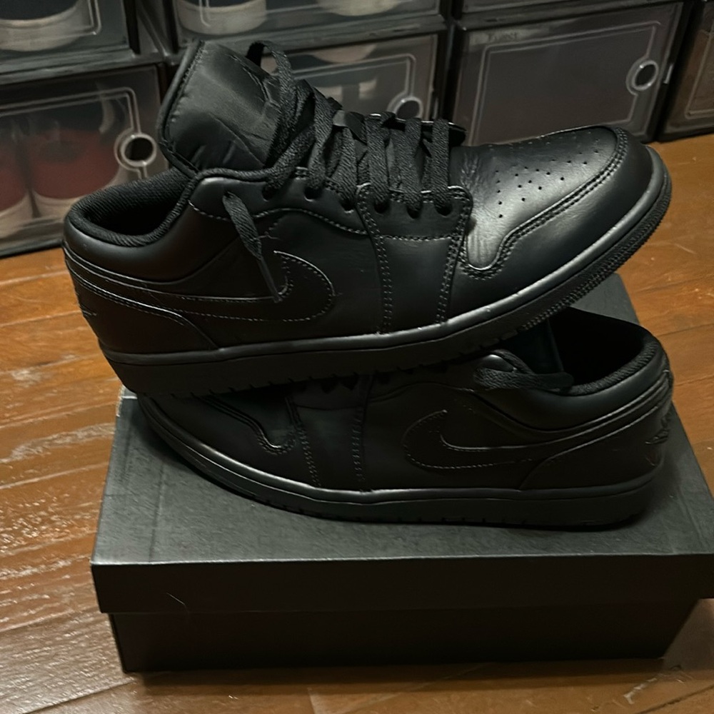 Men’s Jordan 1 Low Black - Size 11